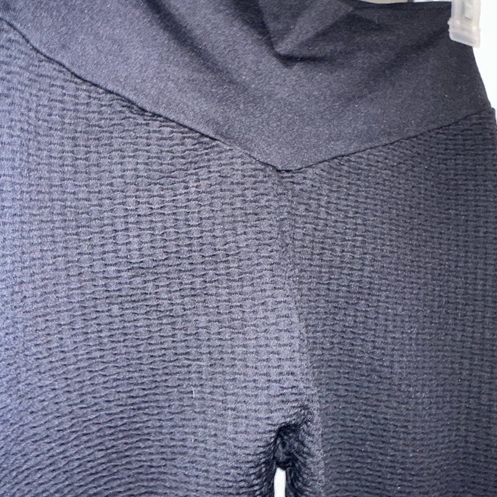 Black Textured Leggings - Picture 2 of 3